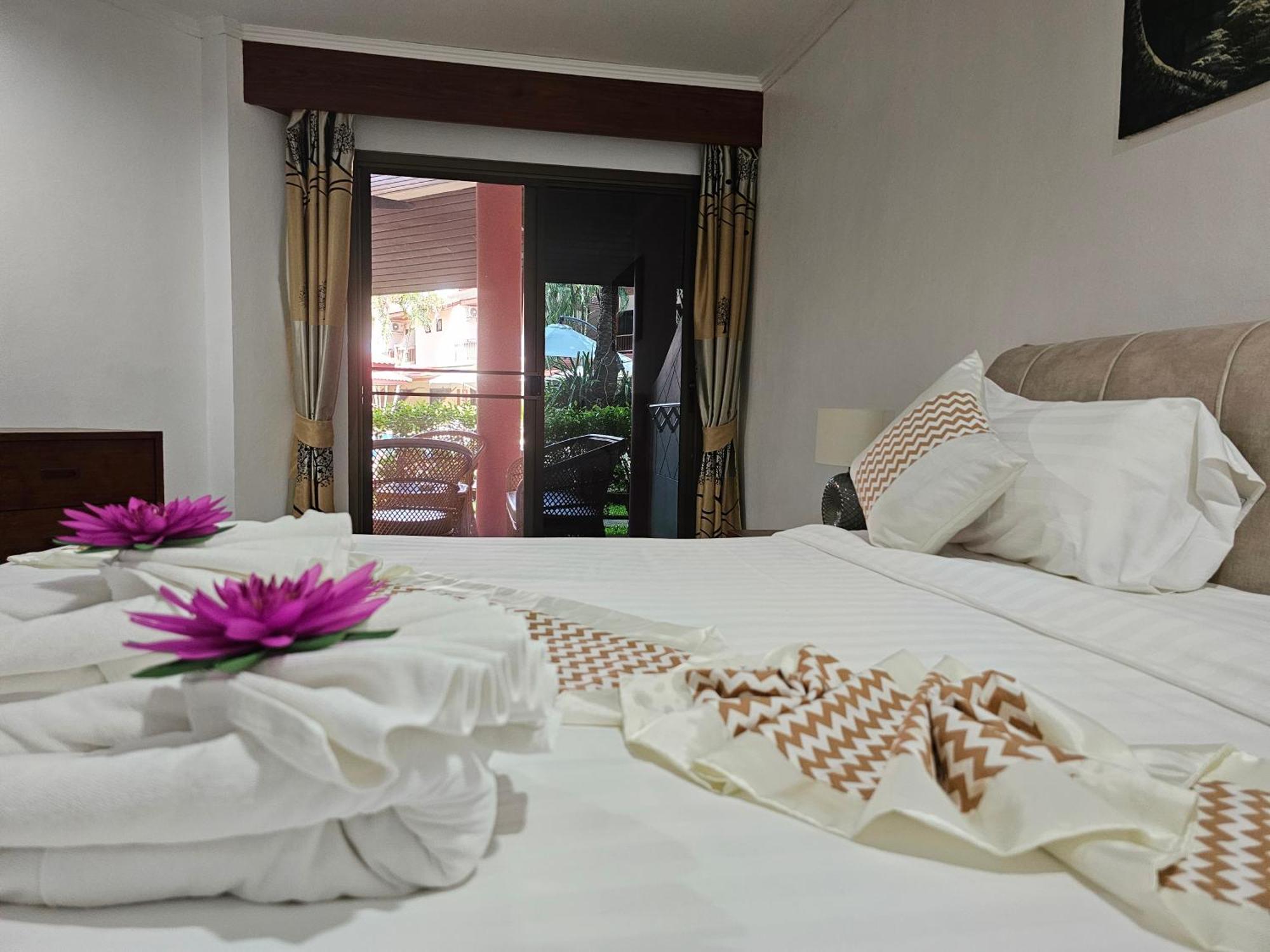 Sai Rougn Apartment Patong Exterior photo